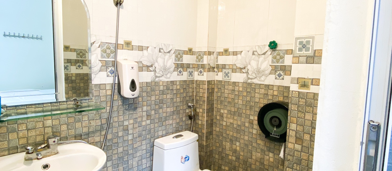Deluxe King Room - ECO HOMESTAY