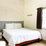 Deluxe King Room - ECO HOMESTAY