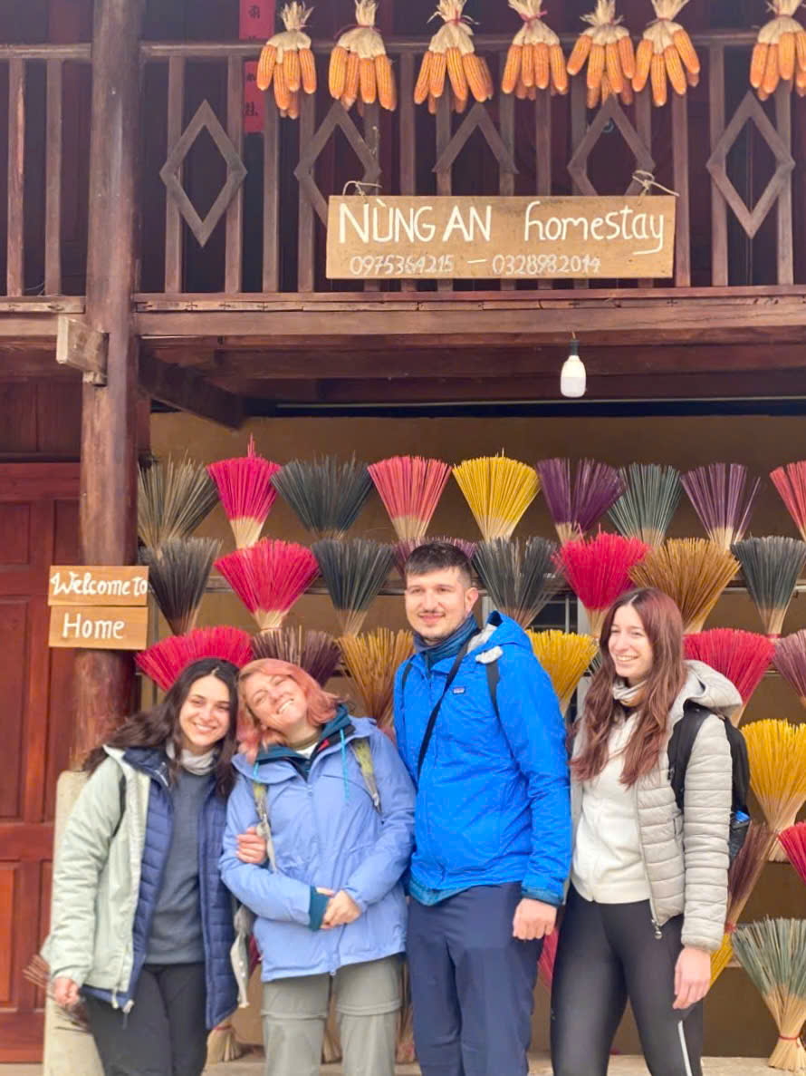 LÀNG HƯƠNG PHIA THẮP