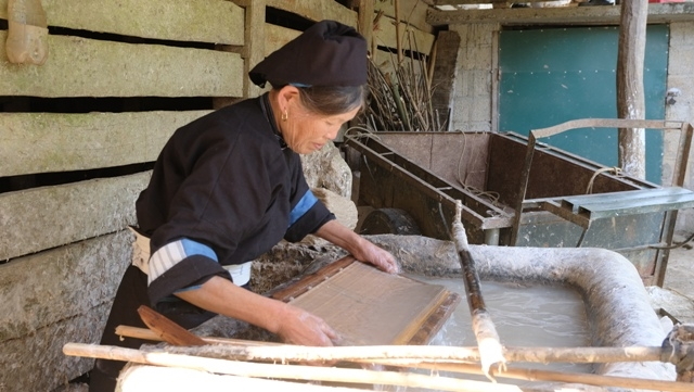 LÀNG GIẤY DÌA TRÊN