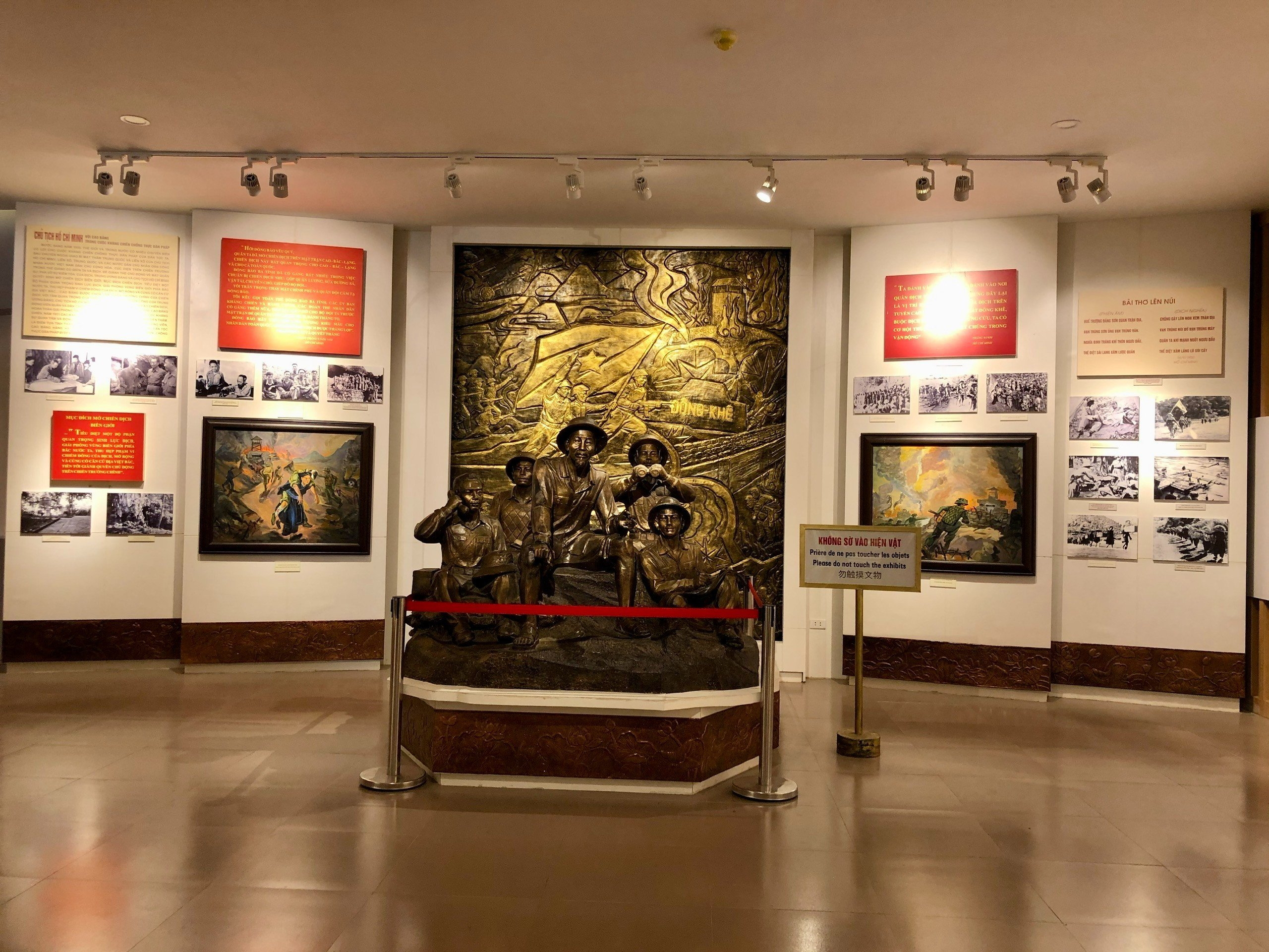 BẢO TÀNG HỒ CHÍ MINH