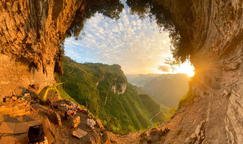 Camping at Mắt Thần Mountain - A beautiful spot in Cao Bằng where you can immerse yourself in nature