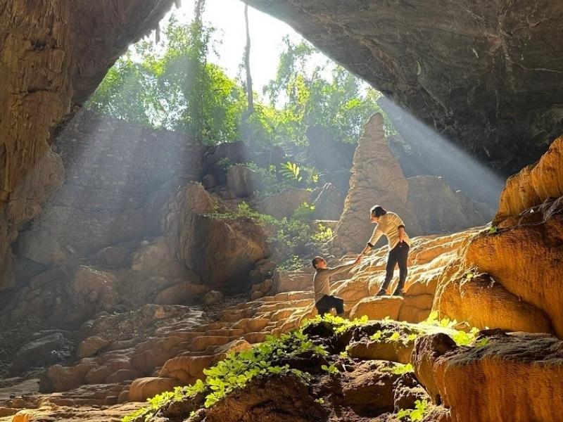 Nguom Ngao Cave
