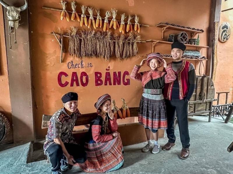 The coffee shop reflects the culture of the Tay and Nung ethnic groups in Cao Bang.